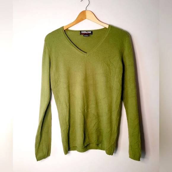 Green Cashmere Veck Sweater - Picture 3 of 8